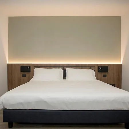 Moody Smart & Comfy Hotel