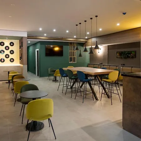 Moody Smart & Comfy Hotel