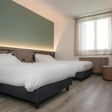 Moody Smart & Comfy Hotel 3*