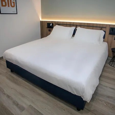 فندق Moody Smart & Comfy تيرانووفا براتشولي