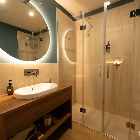 Moody Smart & Comfy 호텔
