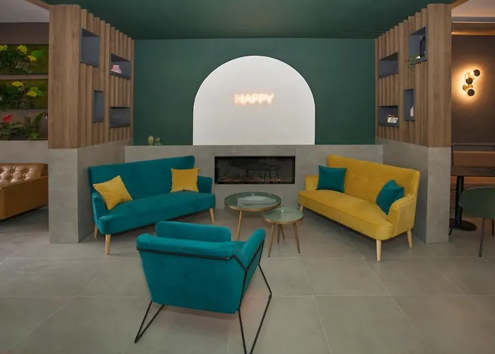 Moody Smart & Comfy Hotel